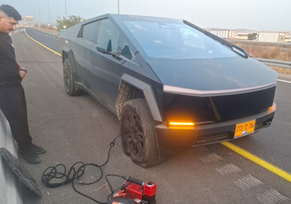 החלפת גלגל בטסלה