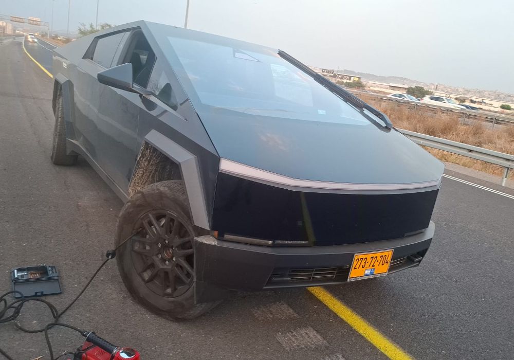 החלפת גלגל בטסלה